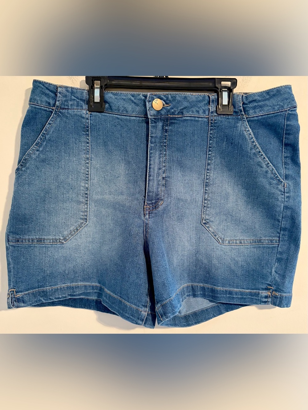 NWOT d. jeans Blue Women's Denim Shorts Mid Rise Stretchy w/ Pockets Sz 14